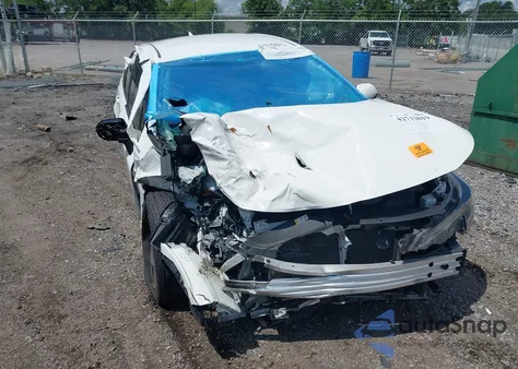 2021 Toyota Corolla Le z USA, uszkodzony, nr VIN JTDEPMAE1MJ135135